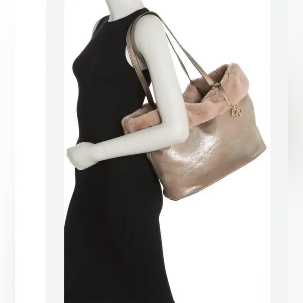 Jessica Simpson Flora Faux Fur Tote Bag In Champagne
BRAND NEW WITH TAGS